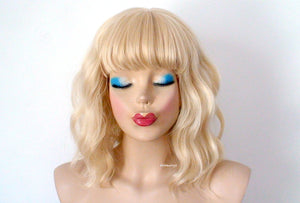 16" Blonde Short Wavy Hair with Bangs Wig.