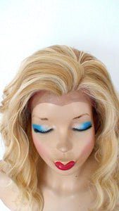 16" Lace Front Blonde Short Wavy Hairstyle Wig.