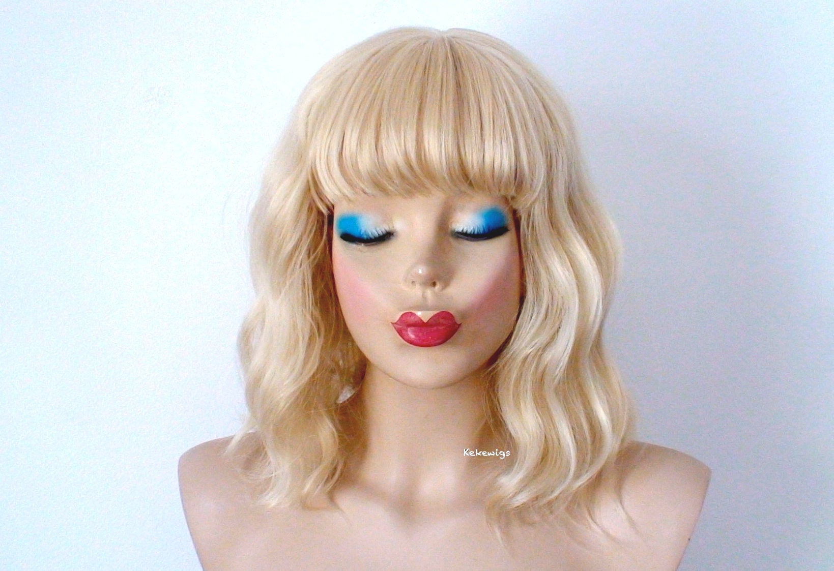 16" Blonde Short Wavy Hair with Bangs Wig.