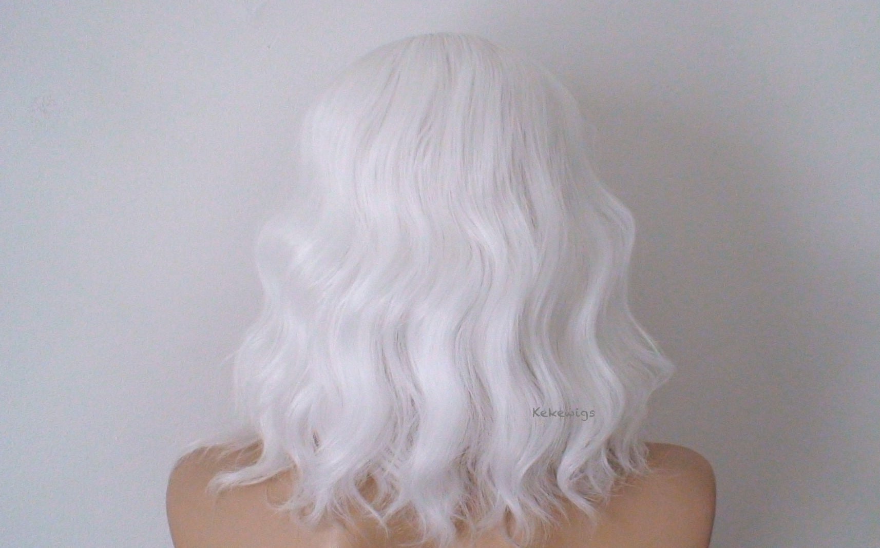 16" White Short Wavy Hairstyle Wig