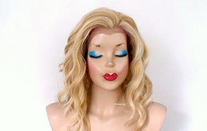 16" Lace Front Blonde Short Wavy Hairstyle Wig.