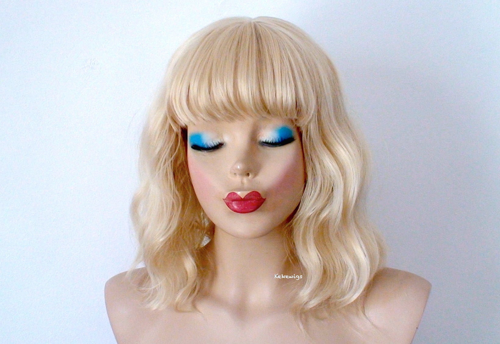 16" Blonde Short Wavy Hair with Bangs Wig.