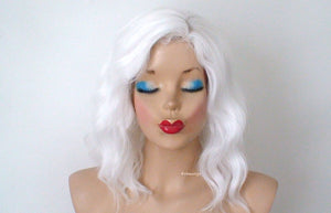 16" White Short Wavy Hairstyle Wig