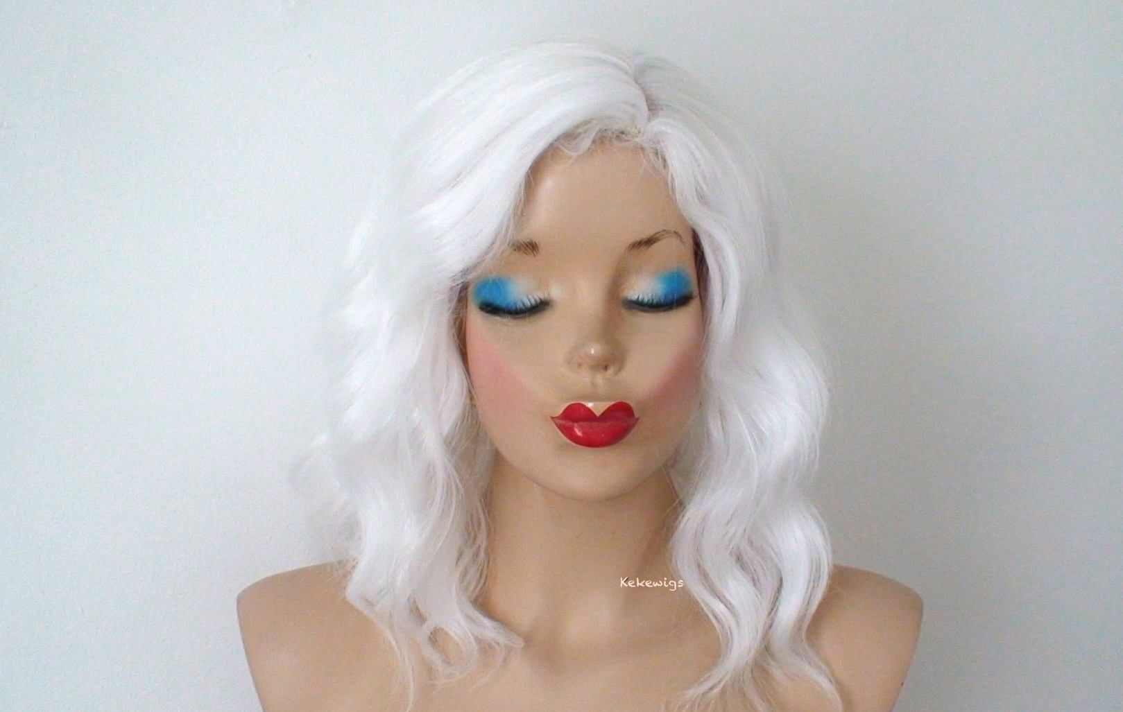 16" White Short Wavy Hairstyle Wig