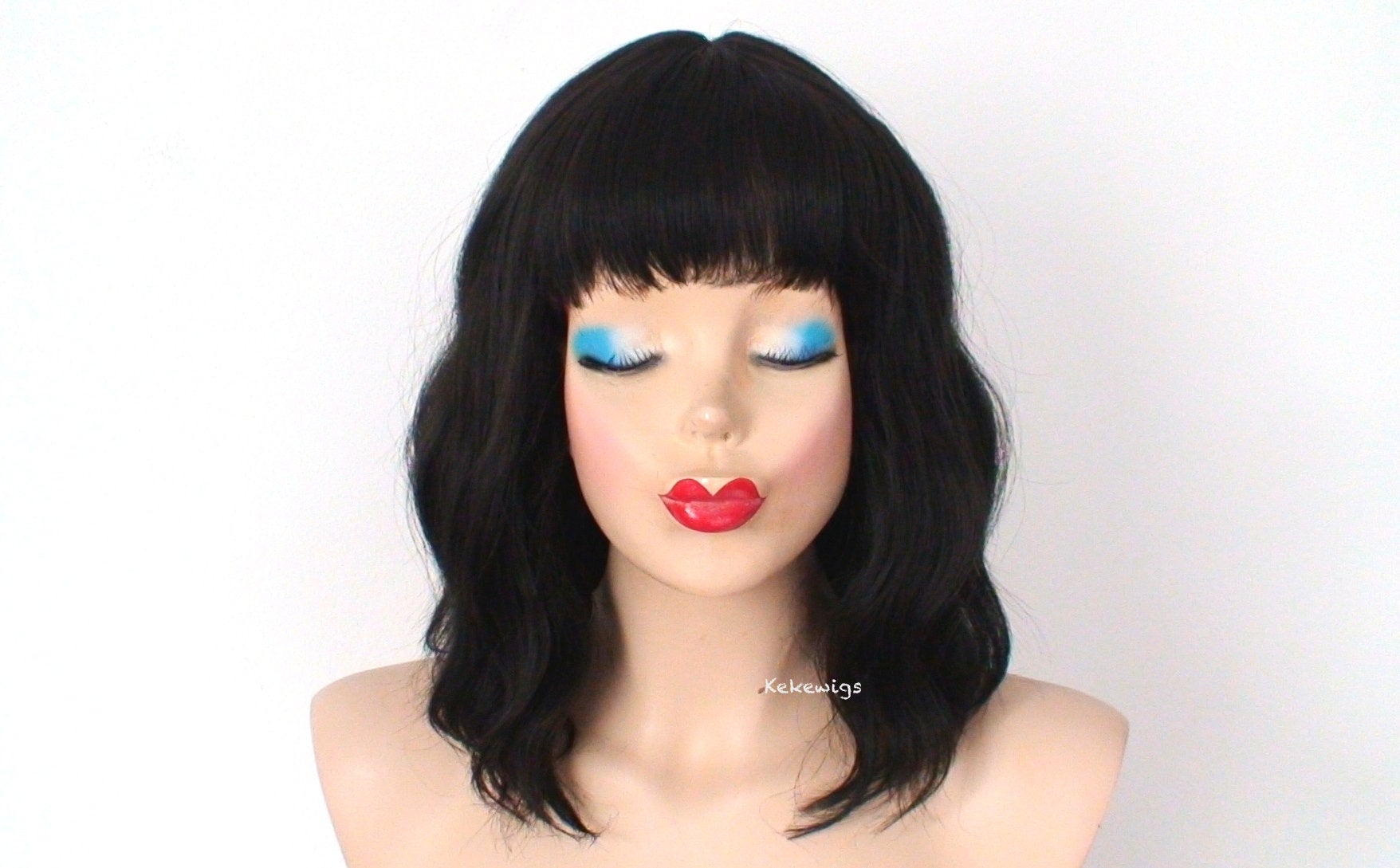 16' Black Short Wavy Hair with Bangs wig.