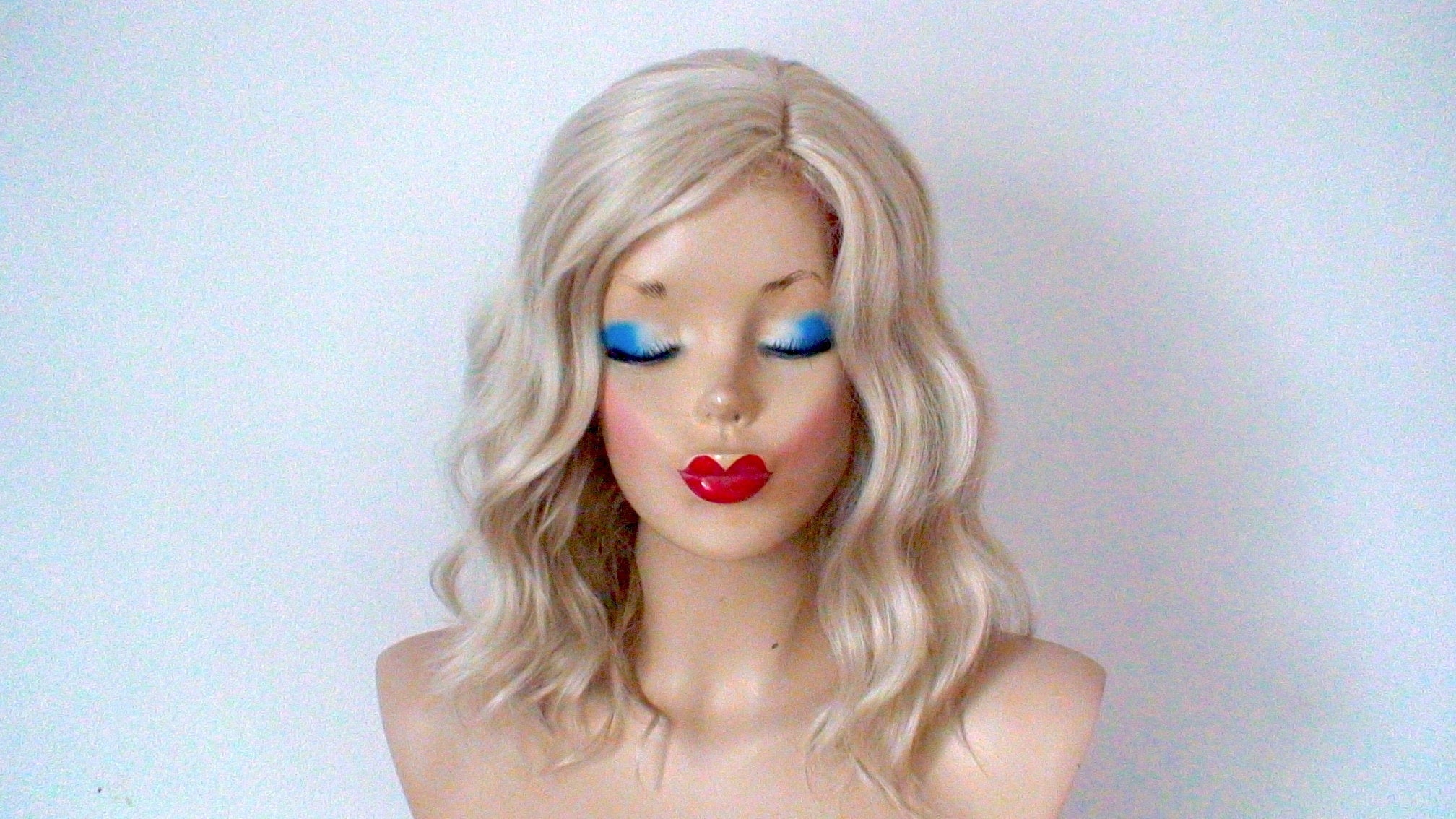 16" Ash Blonde Short Wavy Hair Wig