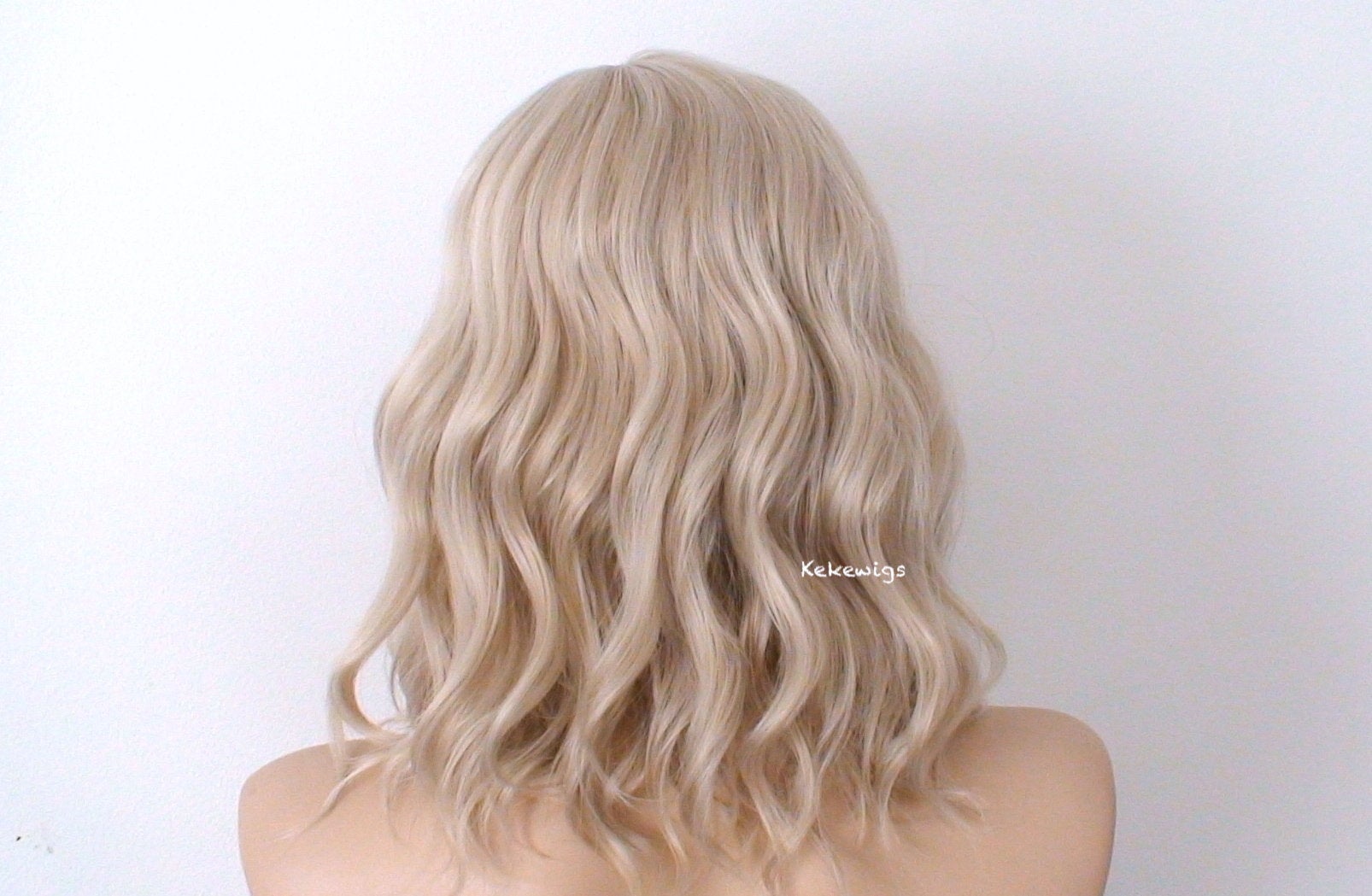 16" Ash Blonde Short Wavy Hair Wig