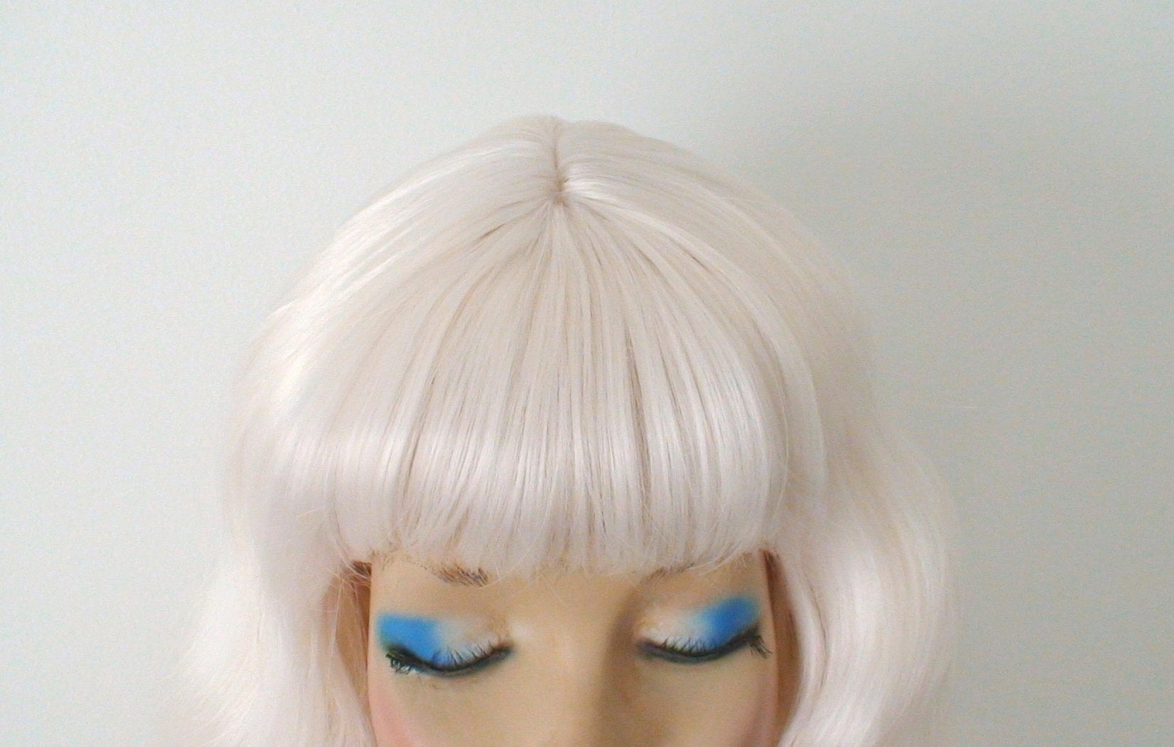 16" White Blonde Short Wavy Hair with Bangs Wig