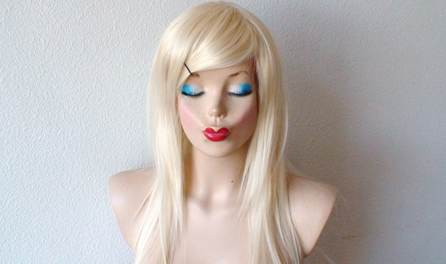 28" Blonde Long Straight Layered Hair Side Bangs Wig